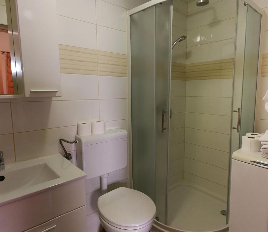 Apartments Zdenka Starigrad Paklenica Bagian luar foto
