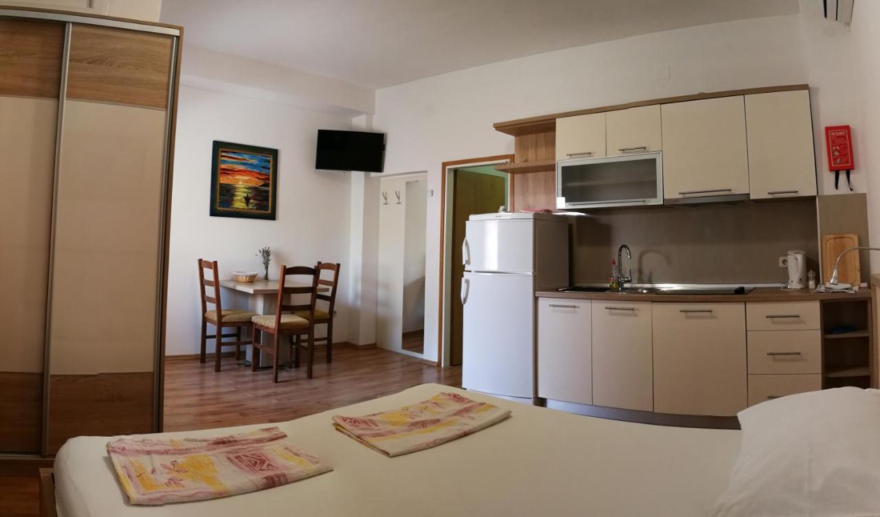 Apartments Zdenka Starigrad Paklenica Bagian luar foto