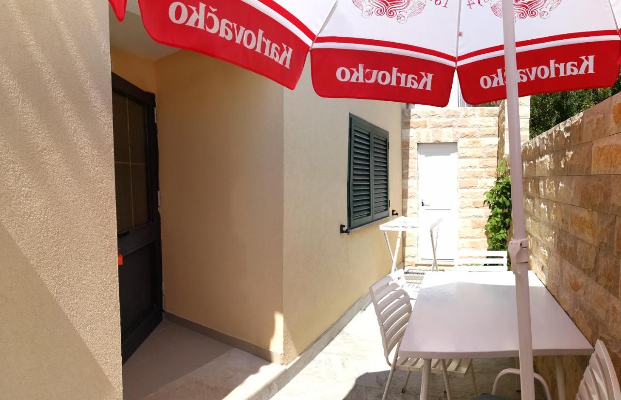 Apartments Zdenka Starigrad Paklenica Bagian luar foto