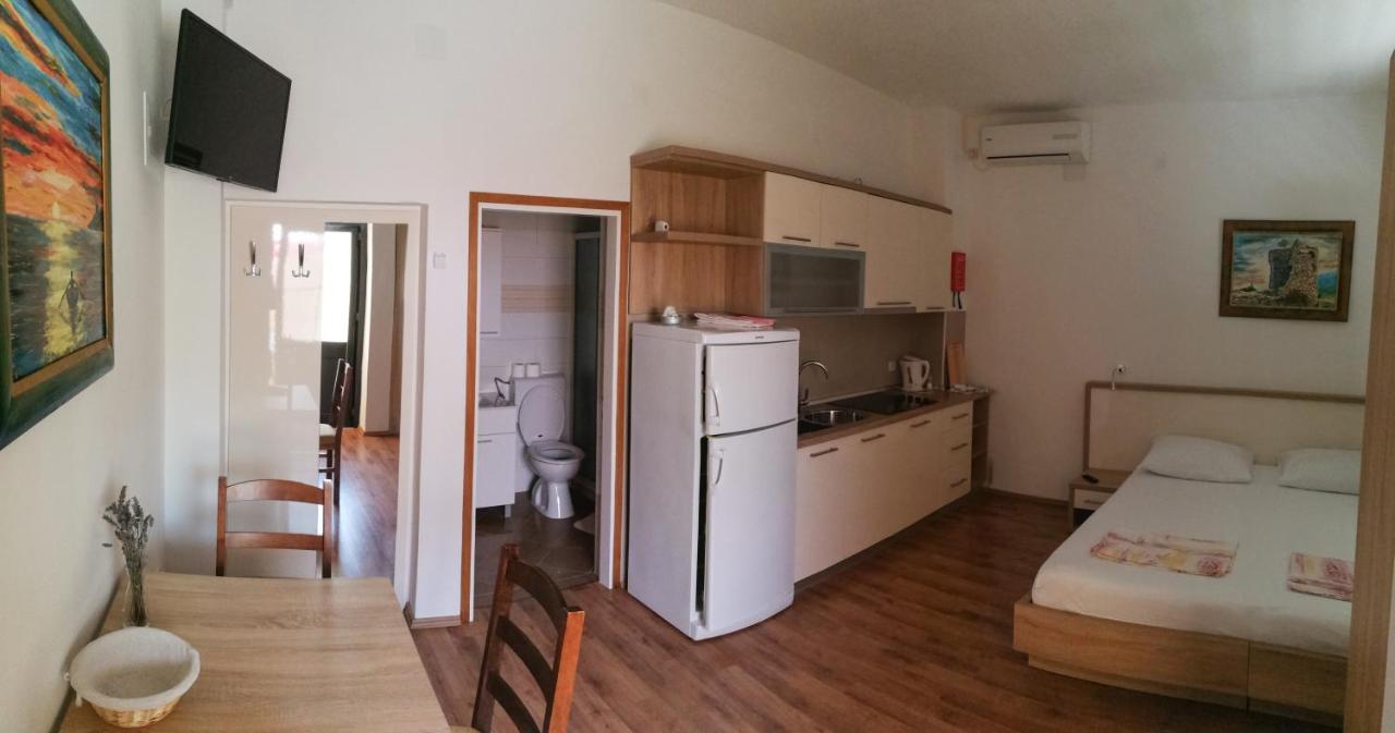 Apartments Zdenka Starigrad Paklenica Bagian luar foto