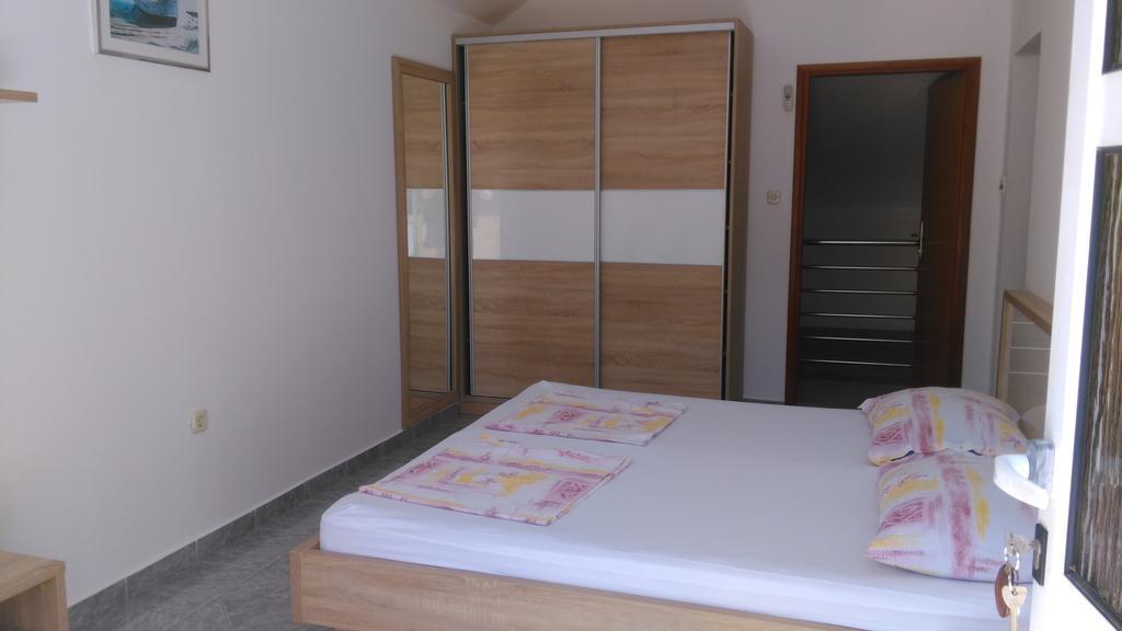Apartments Zdenka Starigrad Paklenica Bagian luar foto