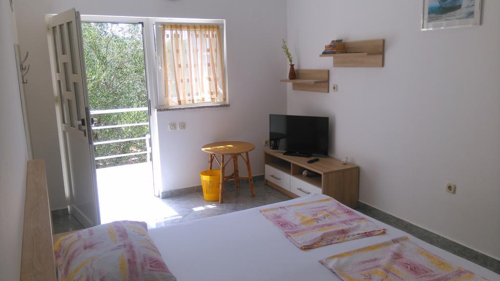 Apartments Zdenka Starigrad Paklenica Bagian luar foto