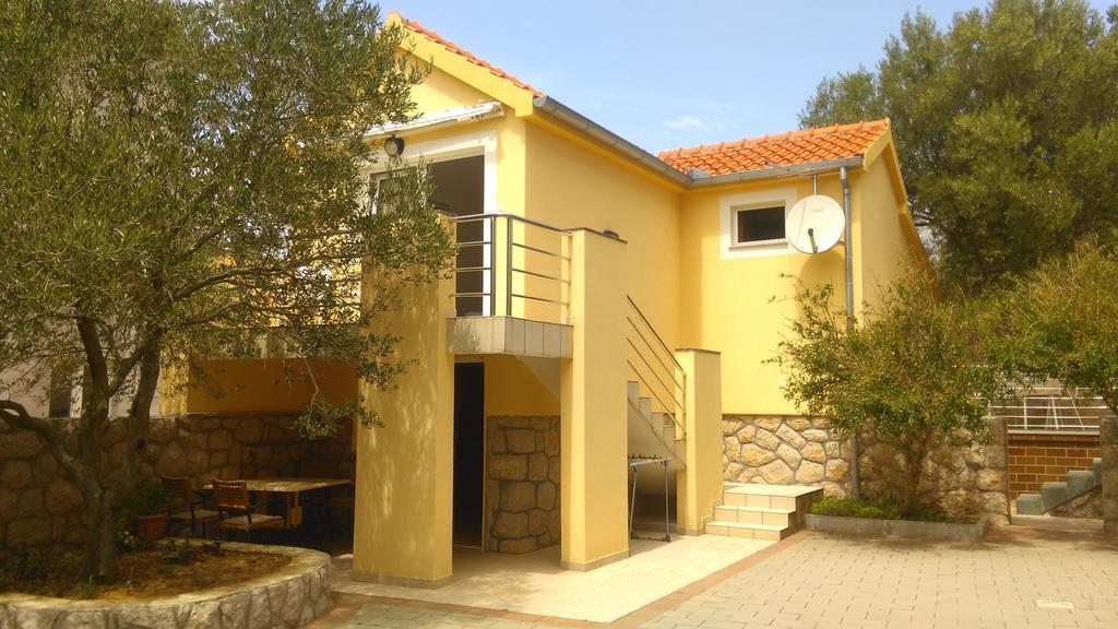 Apartments Zdenka Starigrad Paklenica Bagian luar foto