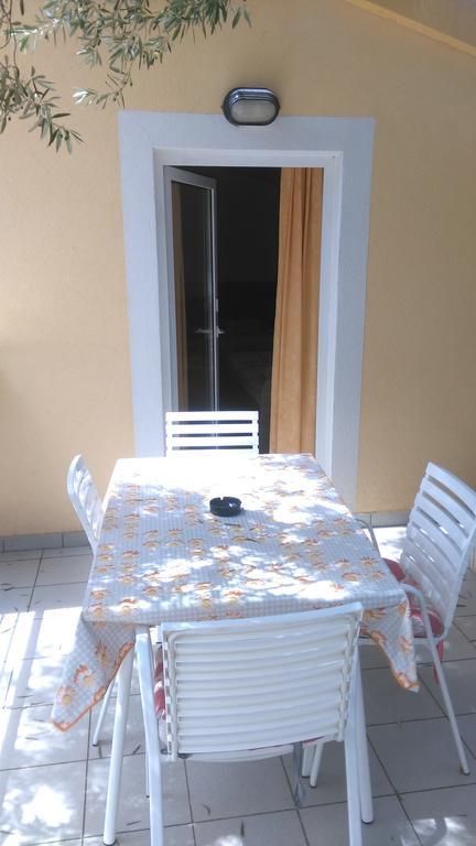 Apartments Zdenka Starigrad Paklenica Bagian luar foto