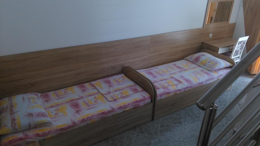 Apartments Zdenka Starigrad Paklenica Bagian luar foto