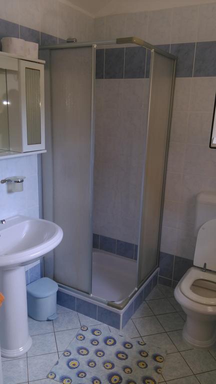 Apartments Zdenka Starigrad Paklenica Bagian luar foto