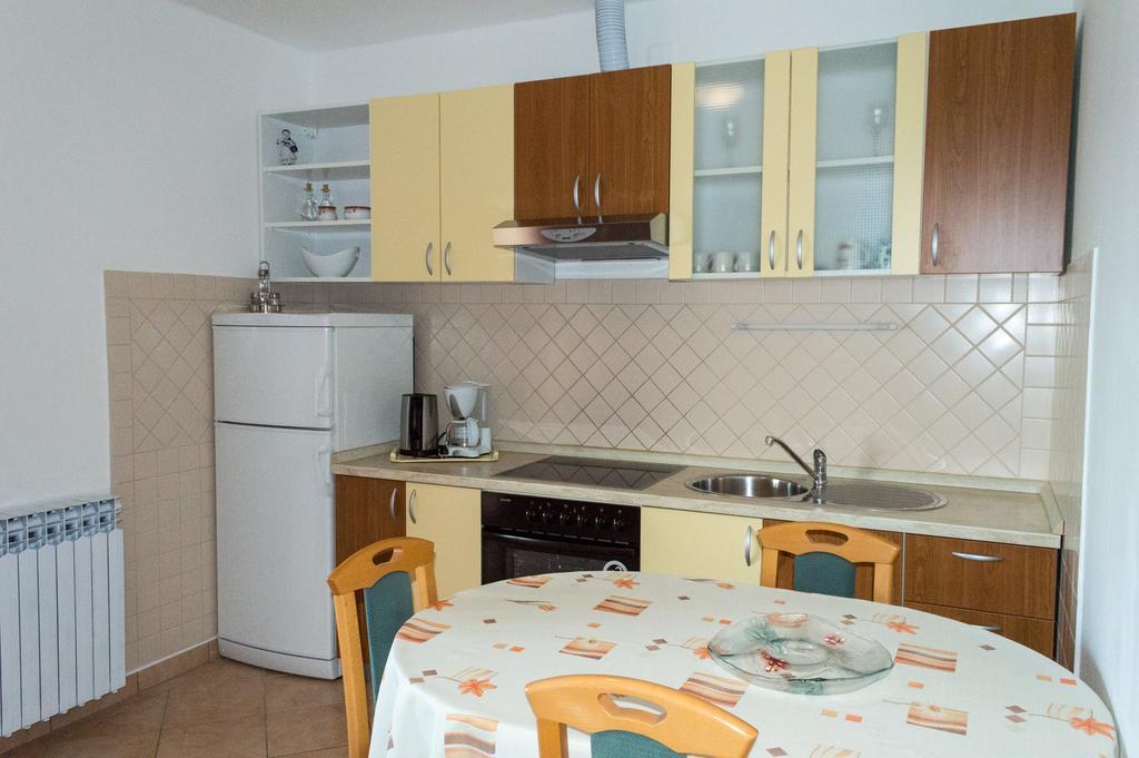 Apartments Zdenka Starigrad Paklenica Bagian luar foto