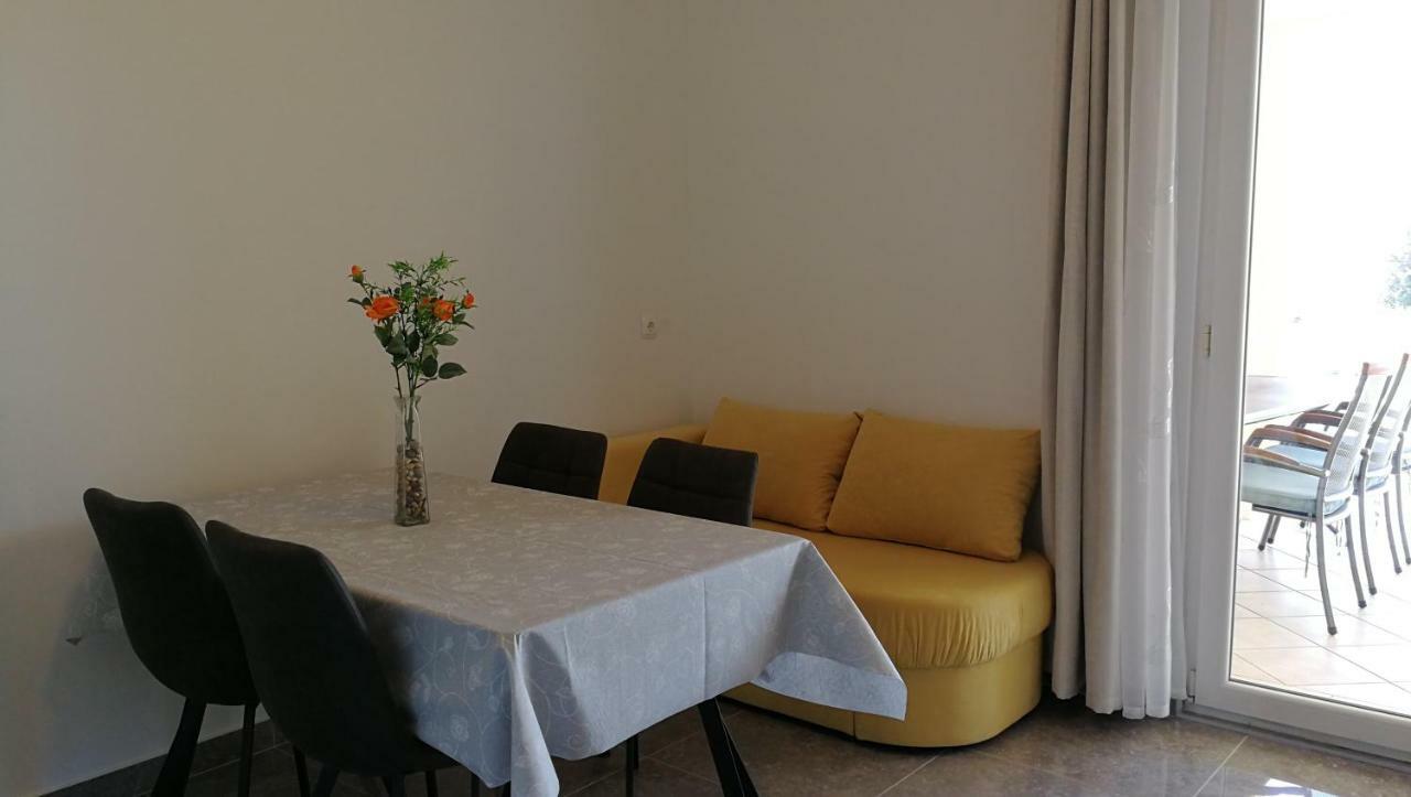 Apartments Zdenka Starigrad Paklenica Bagian luar foto